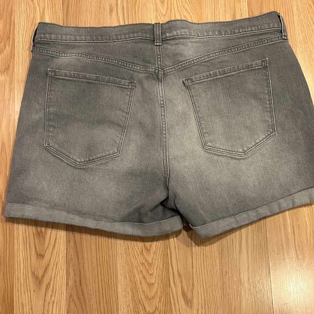Old Navy Mid Rise BoyFriend Short Size 18 - Picture 5 of 10